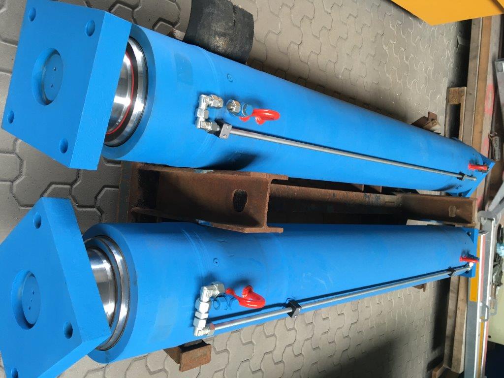 Westfalia Main Jacking Cylinders 4m stroke