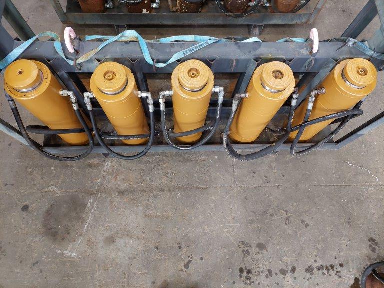 USED- Intermediate Jacking Cylinders, 350mm stroke, 640mm length retracted, dia 140mm