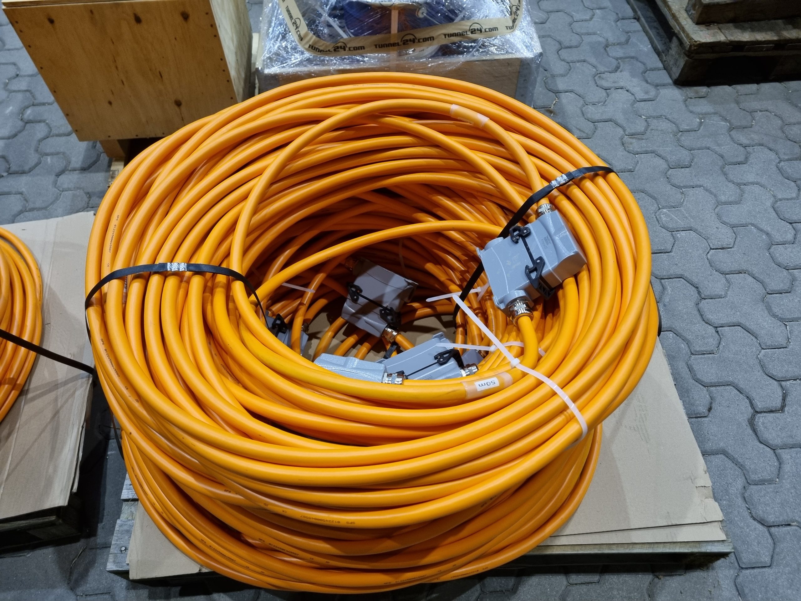 SPS data cables 24pin orange with plug connectors