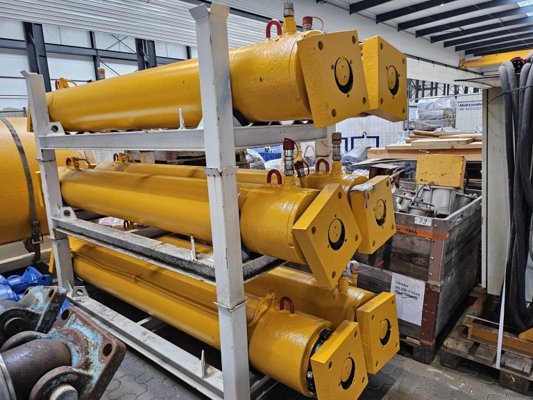 Teleskopzylinder, Fabrikat "Herrenknecht", Hub: 4.500 mm