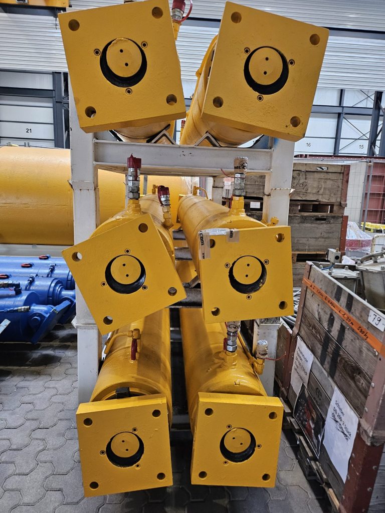 USED- Herrenknecht Main Jacking Cylinder 4.5m stroke - Image 3