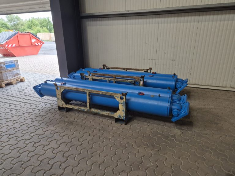 USED- Westfalia Main Jacking Cylinder 4.5m stroke - Image 3