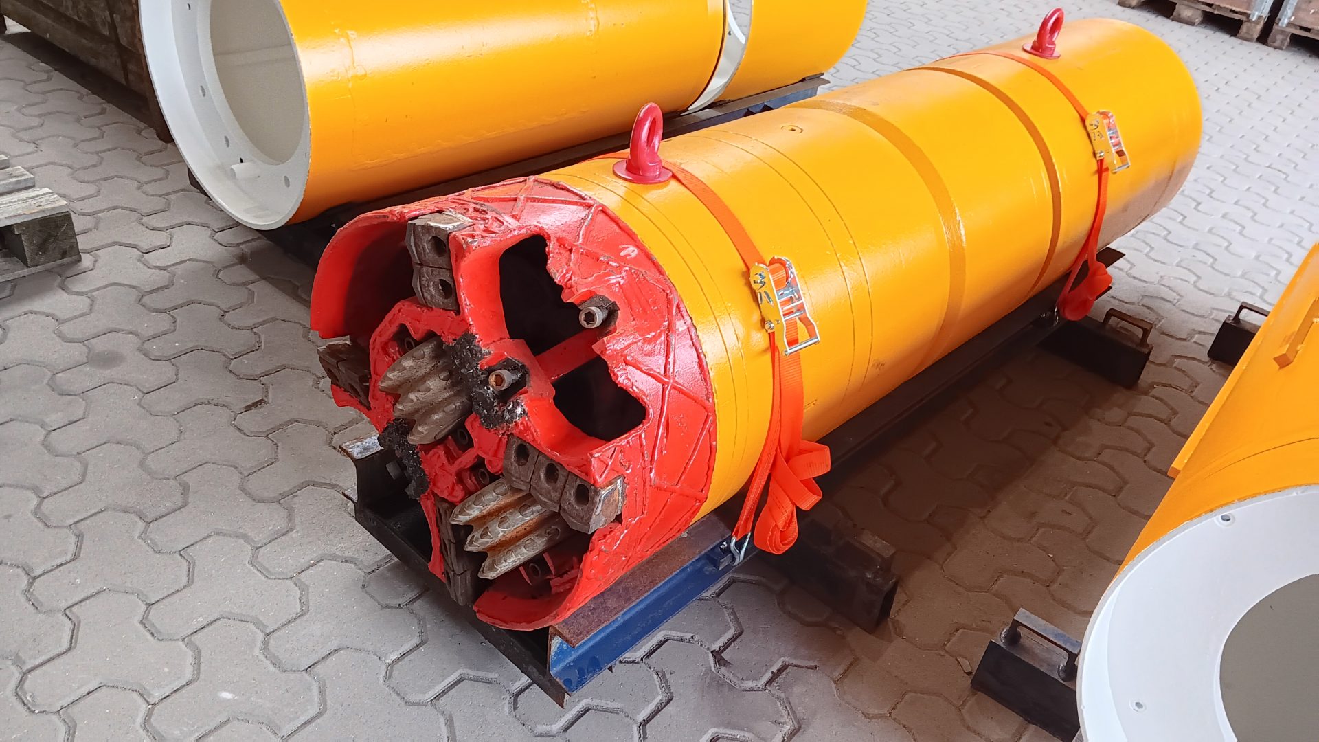 Herrenknecht AVN400XC M-1xxM with trailing can and cutting wheel