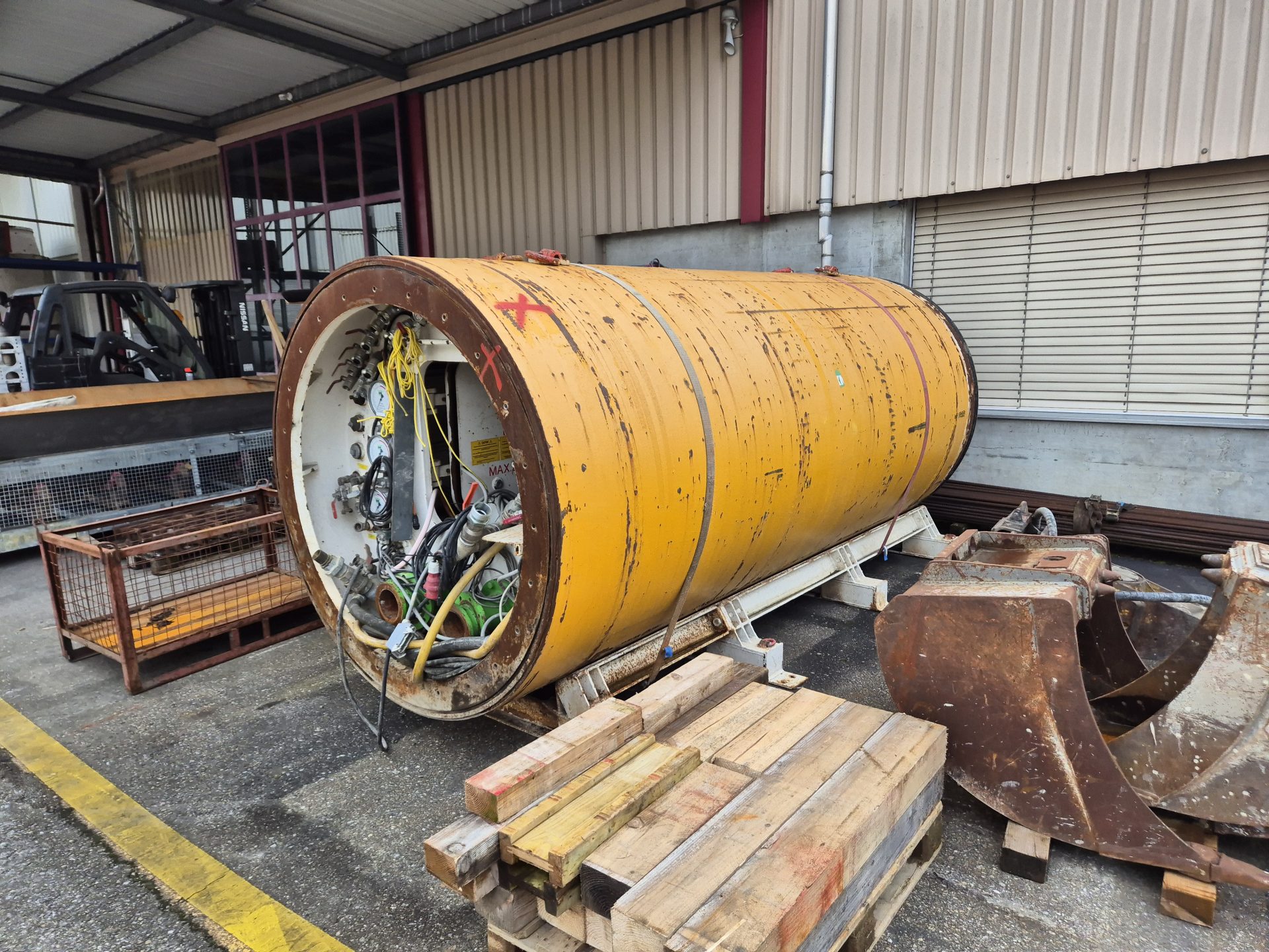 Airlock with trailing pipe for AVN1200T - not yet refurbished