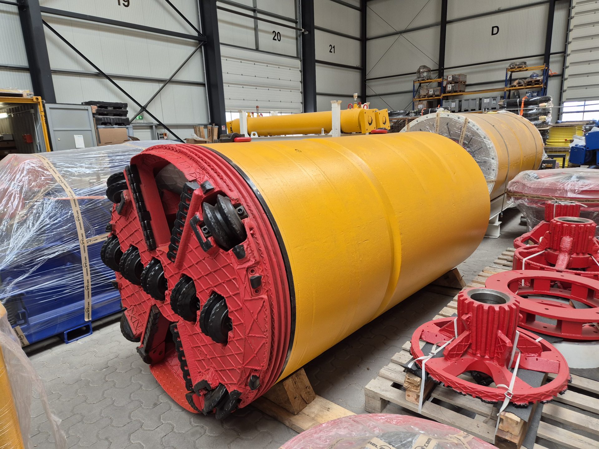 Herrenknecht AVN1200XC M-3xxM with trailing can and cutting wheel