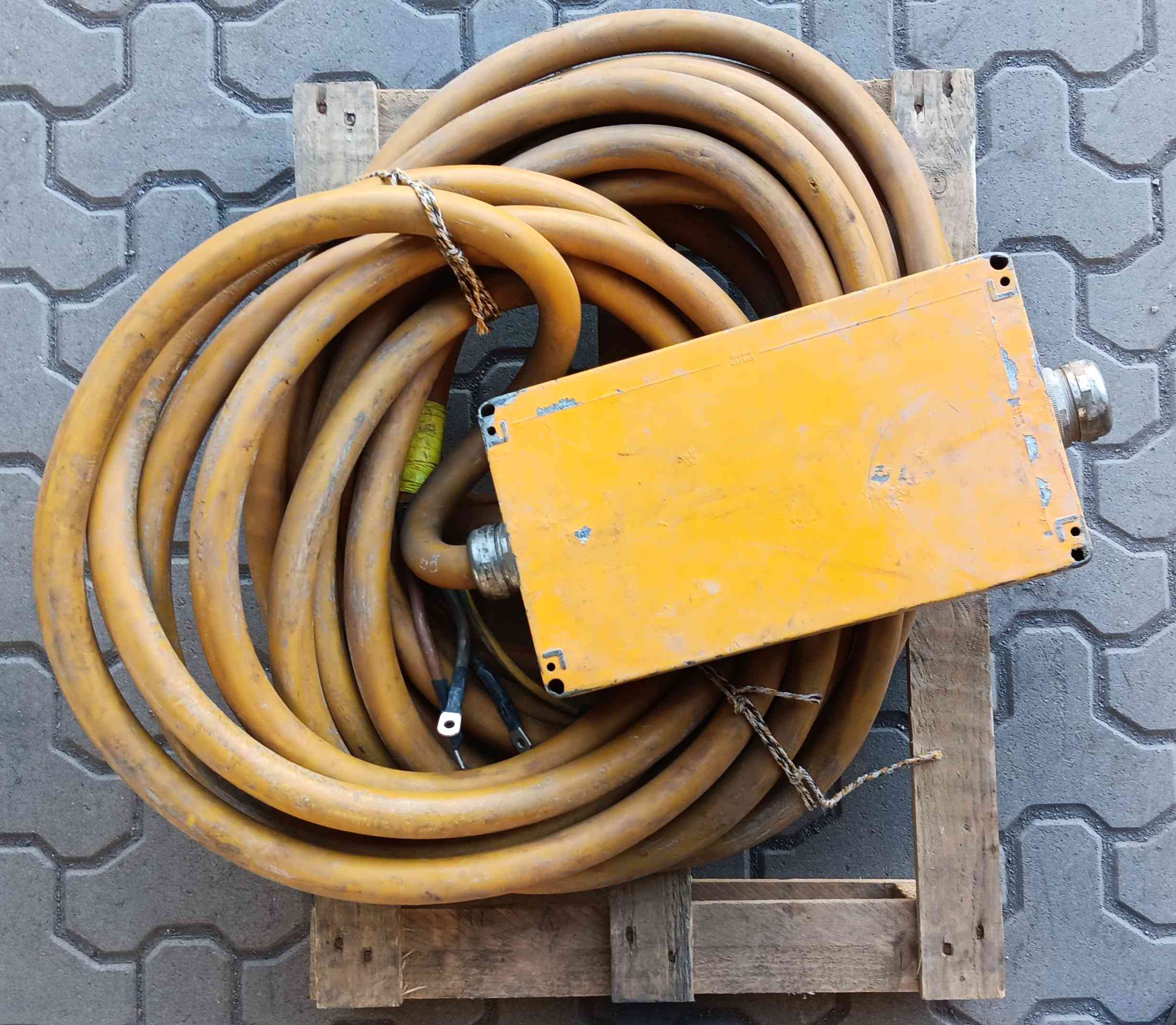 960V 4x35mm² NSSHOEU-J, 25m length, with box